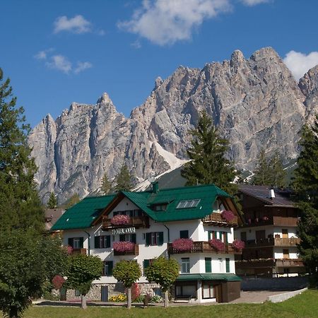 Hotel Meuble Oasi Cortina dʼAmpezzo Extérieur photo