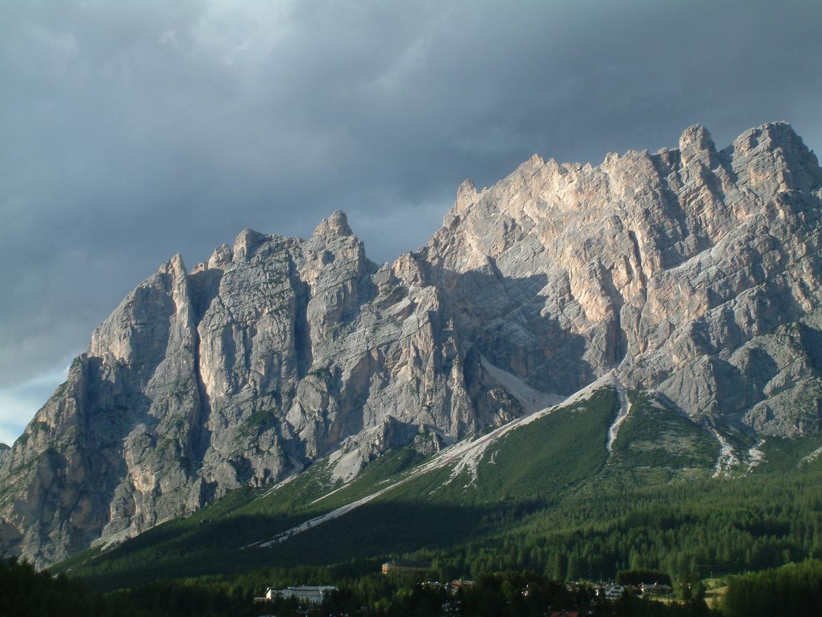 Hotel Meuble Oasi Cortina dʼAmpezzo Extérieur photo
