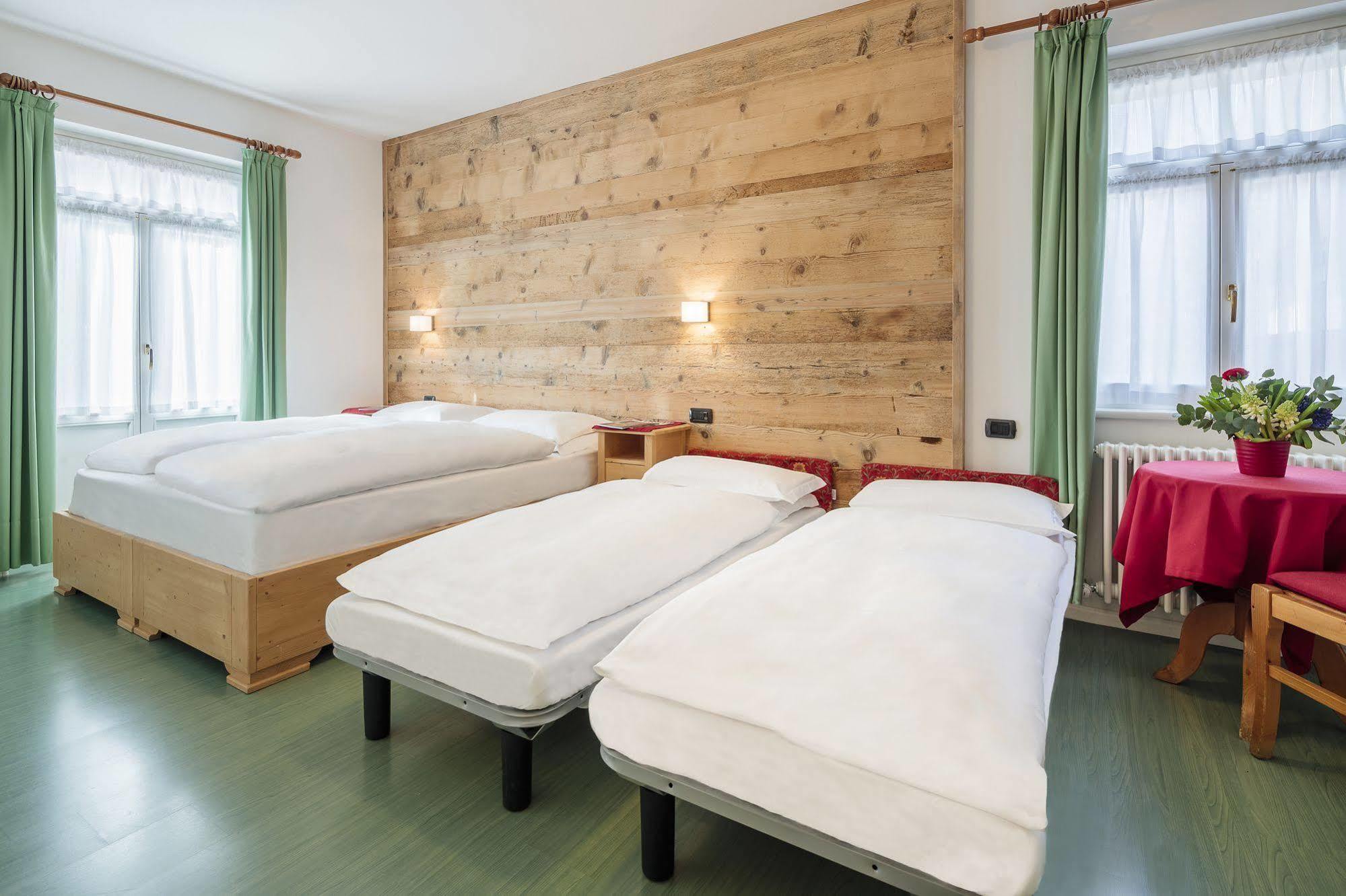 Hotel Meuble Oasi Cortina dʼAmpezzo Extérieur photo