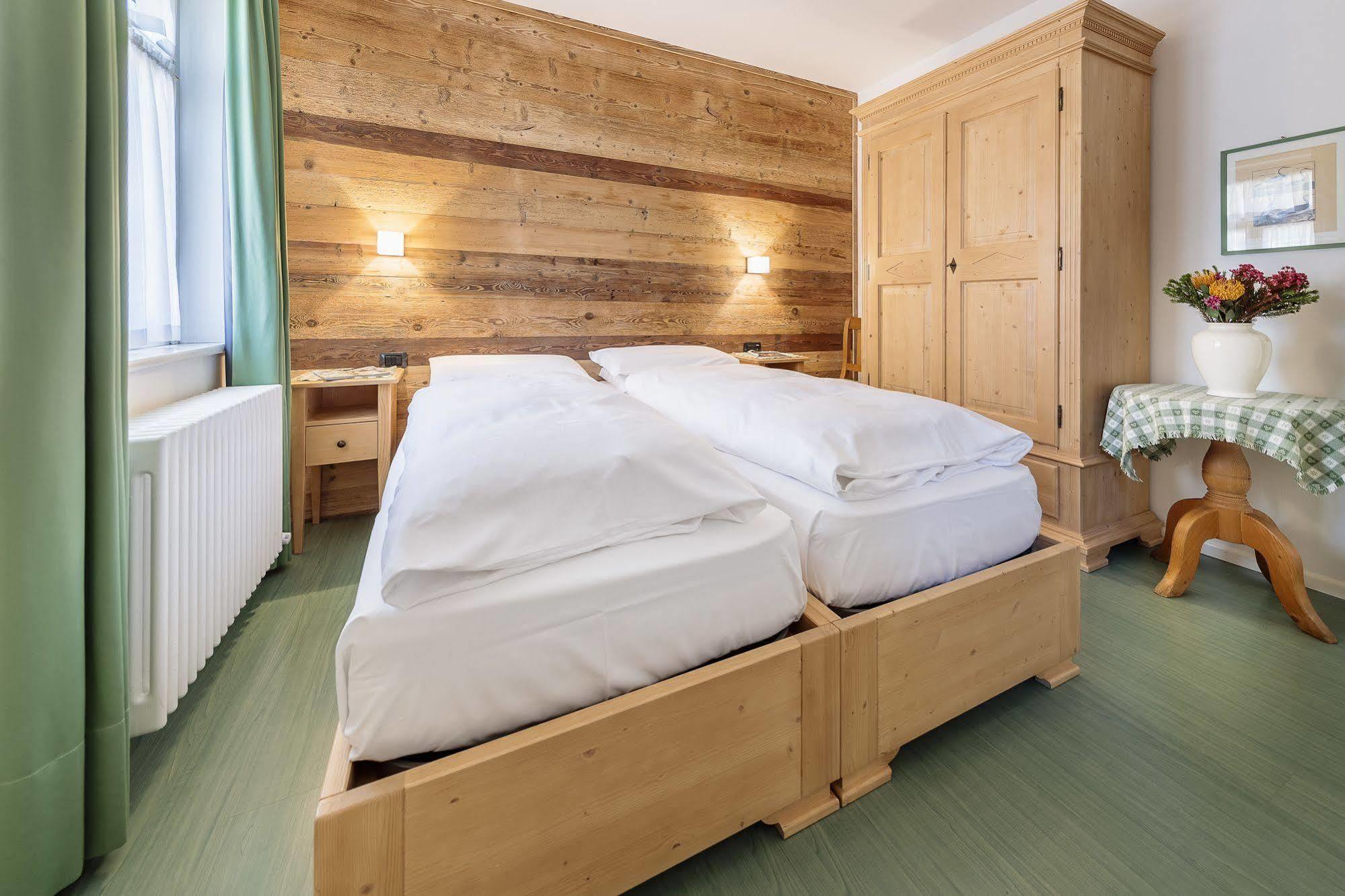 Hotel Meuble Oasi Cortina dʼAmpezzo Extérieur photo